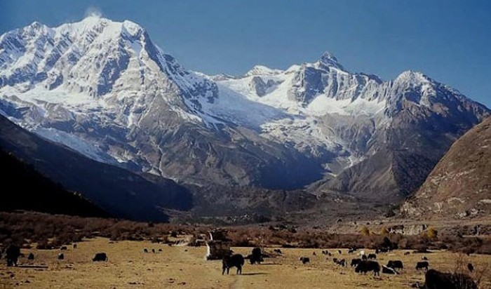 tsum valley trekking in nepal